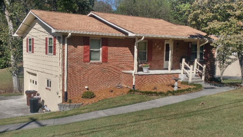 166 Cumberland View Dr, Oak Ridge, TN 37830