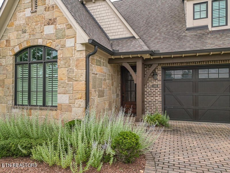 166 E Highlands Cir, Lenoir City, TN 37772