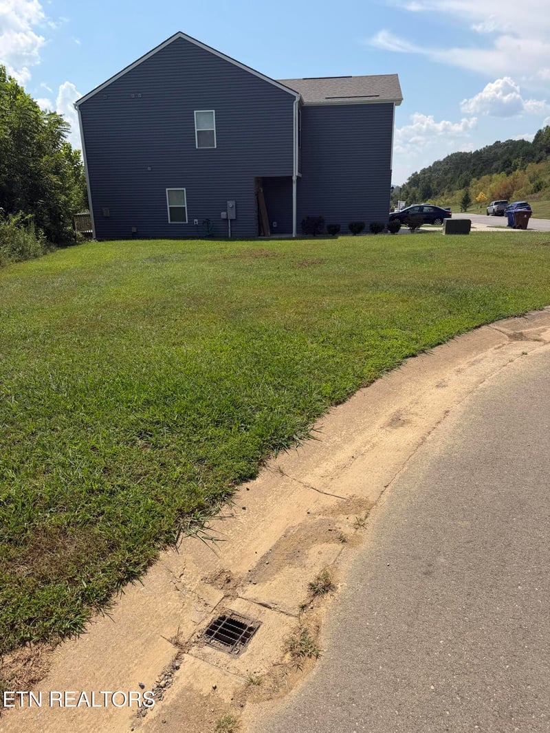 166 Harbour Pointe Ln, Oak Ridge, TN 37830