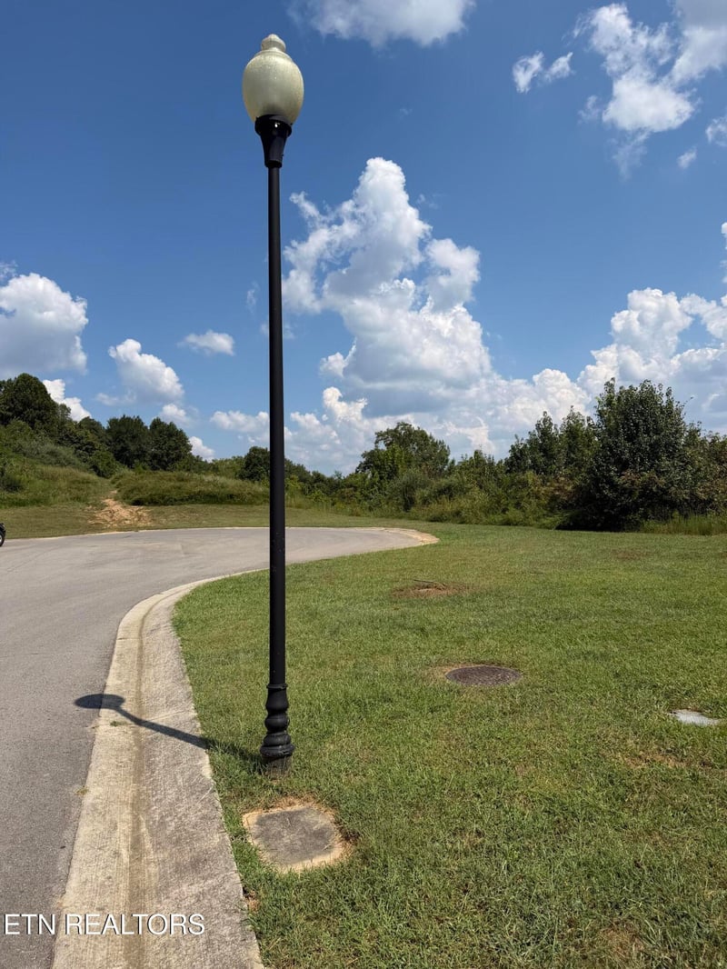 166 Harbour Pointe Ln, Oak Ridge, TN 37830