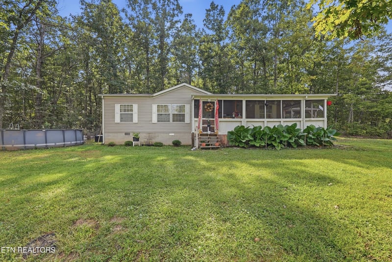 166 Killary Dr, Crossville, TN 38572