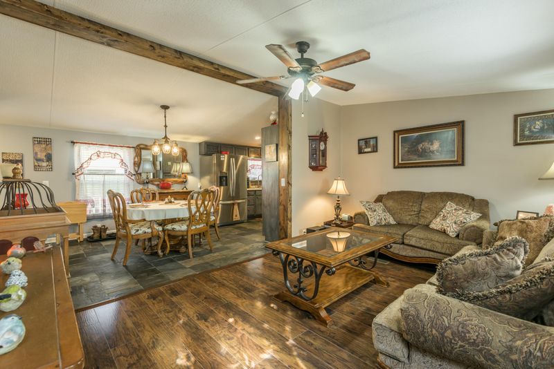 166 Lakeview Ln, Jacksboro, TN 37757
