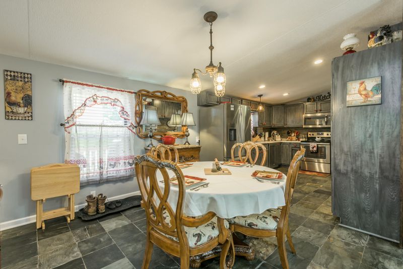 166 Lakeview Ln, Jacksboro, TN 37757