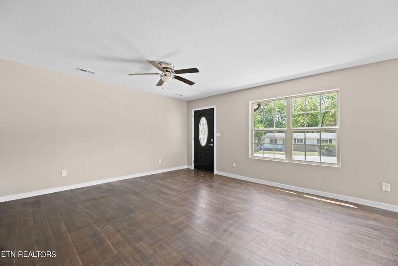 166 Louisiana Ave, Oak Ridge, TN 37830