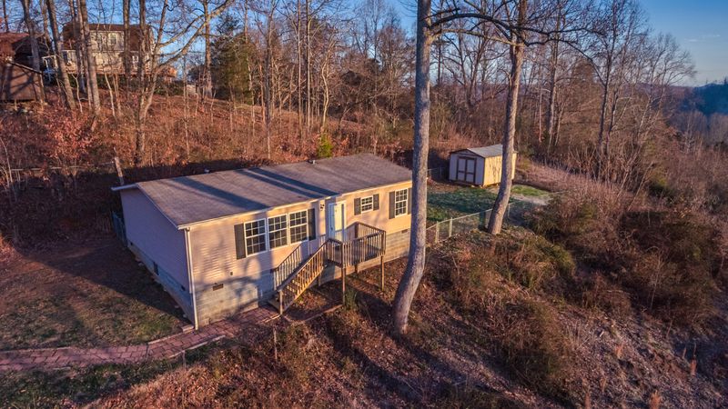 166 Moore Ln, Powell, TN 37849