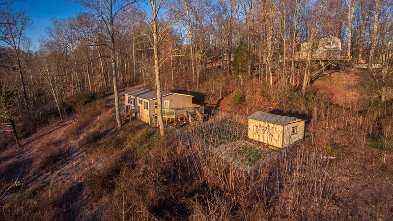 166 Moore Ln, Powell, TN 37849