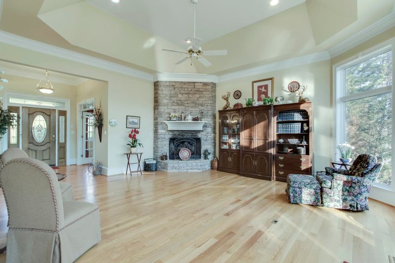 166 Oonoga Way, Loudon, TN 37774