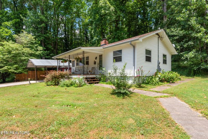 166 Outer Dr, Oak Ridge, TN 37830