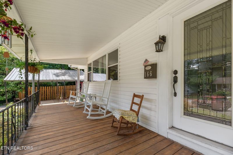 166 Outer Dr, Oak Ridge, TN 37830