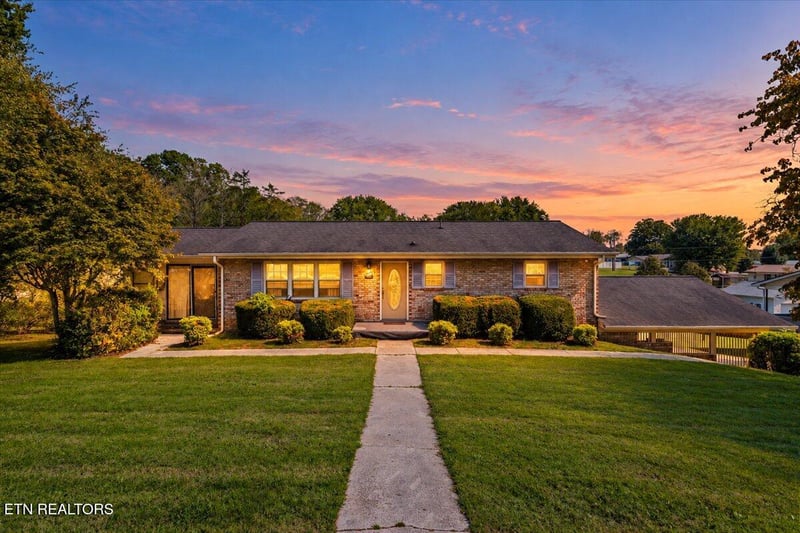 166 Scenic Dr, Jacksboro, TN 37757