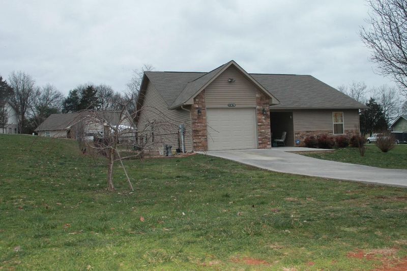 1660 Rivergate Dr, Sevierville, TN 37862