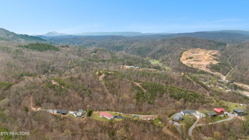 1661 Mitchell Dr, Sevierville, TN 37876