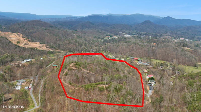 1661 Mitchell Dr, Sevierville, TN 37876