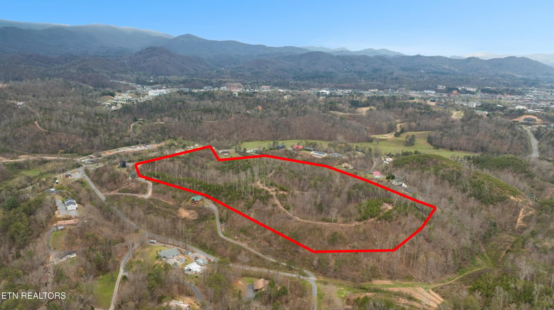 1661 Mitchell Dr, Sevierville, TN 37876