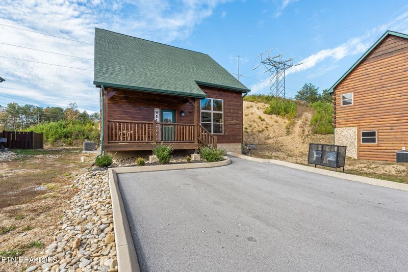 1663 Falls Way, Pigeon Forge, TN 37863