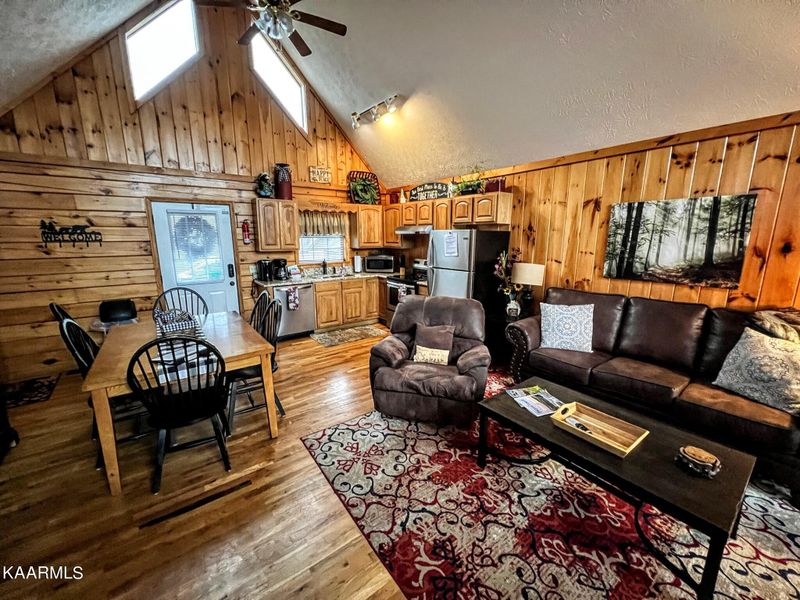 1663 Raccoon Den Way, Sevierville, TN 37862