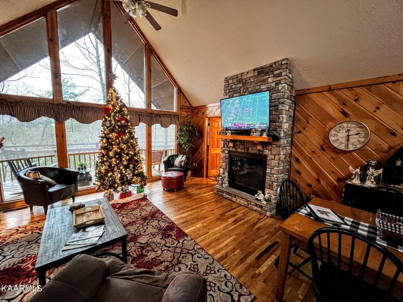 1663 Raccoon Den Way, Sevierville, TN 37862