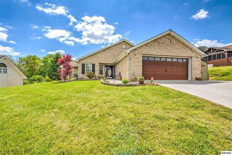 1664 Jasmine Tr, Sevierville, TN 37862