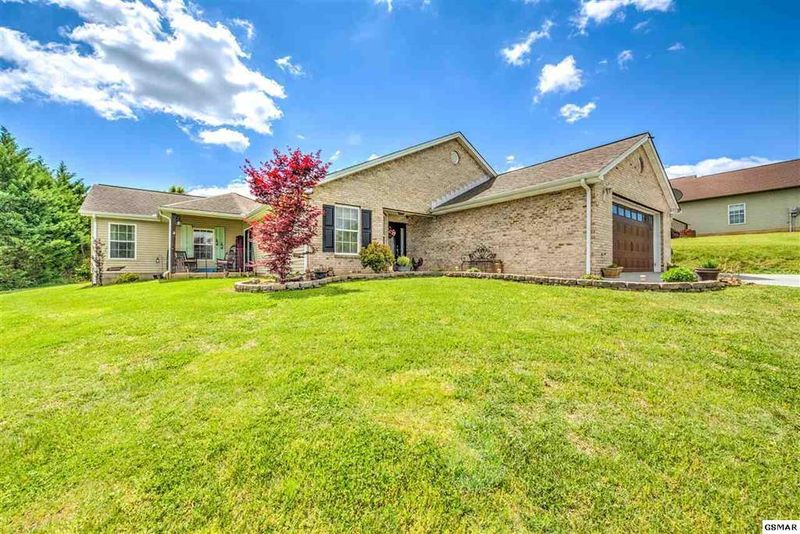 1664 Jasmine Tr, Sevierville, TN 37862