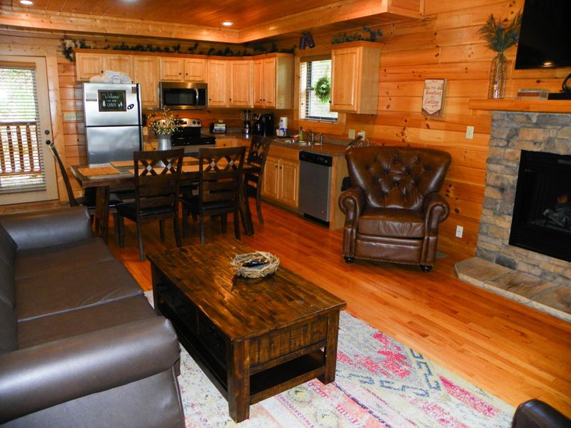 1664 Mountain Lodge Way, Sevierville, TN 37862