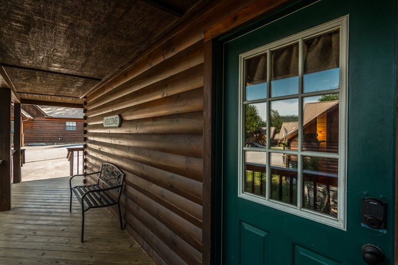 1664 Raccoon Den Way, Sevierville, TN 37862