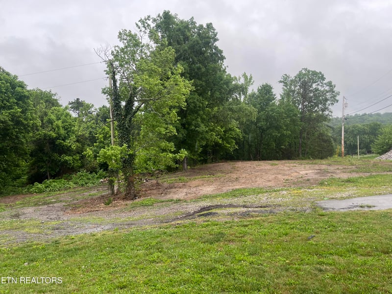 1665 Roane State Hwy, Harriman, TN 37748
