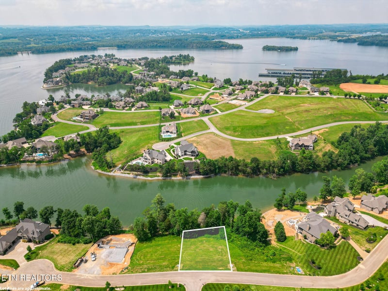 1668 Taffrail Dr, Lenoir City, TN 37772