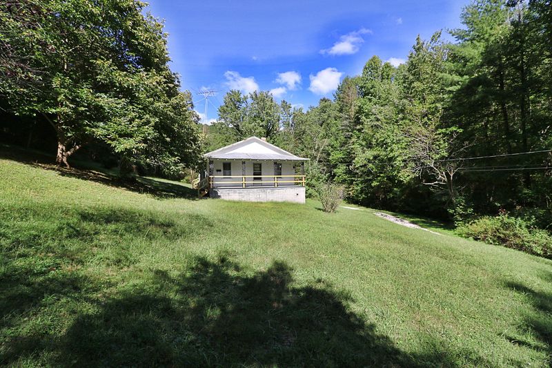 1669 Paint Rock Rd, Oneida, TN 37841