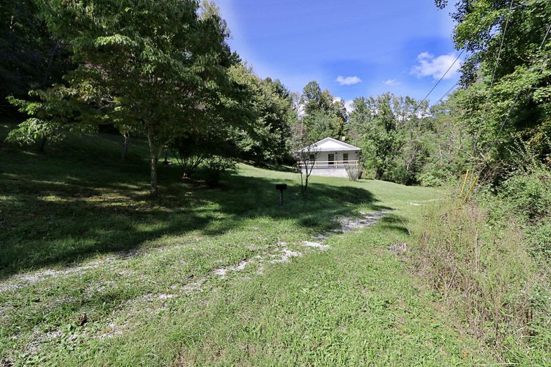 1669 Paint Rock Rd, Oneida, TN 37841