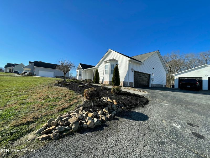 167 Gail Ln, Jacksboro, TN 37757