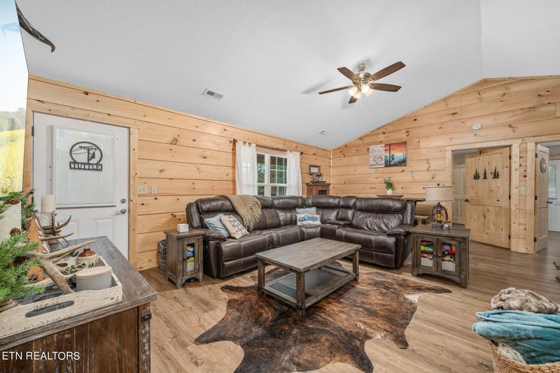 167 Hedgecoth Rd, Crab Orchard, TN 37723