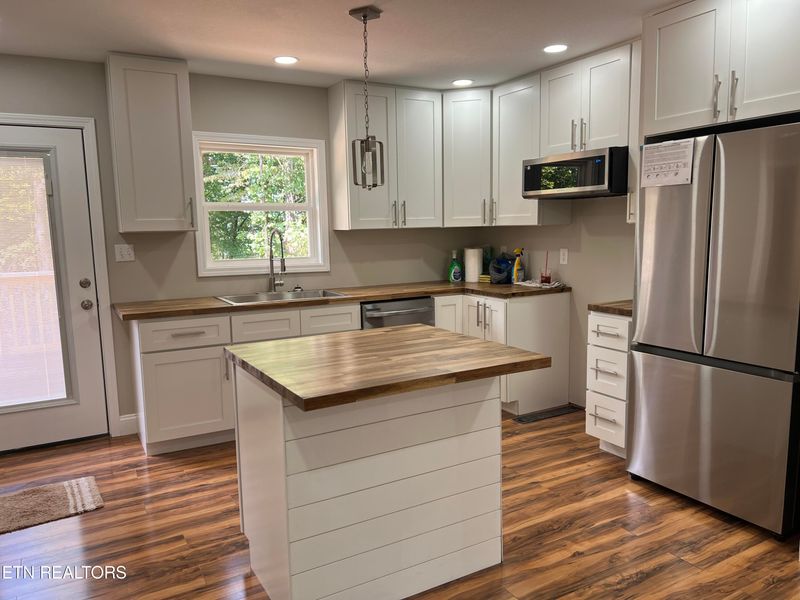 167 Oak Dr, Kingston, TN 37763