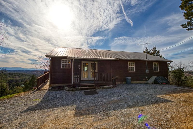 1670 Moon Hollow Rd, Sevierville, TN 37876