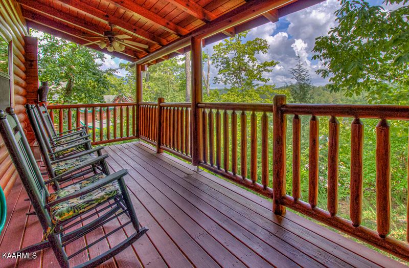 1671 Mountain Lodge Way, Sevierville, TN 37862