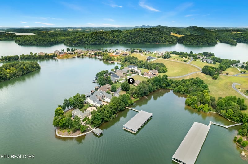 1671 Rarity Bay Pkwy, Vonore, TN 37885