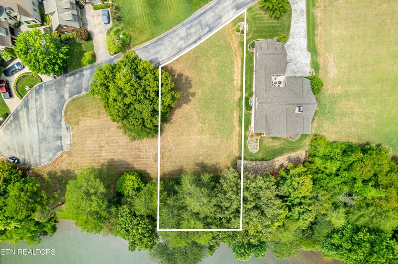 1671 Rarity Bay Pkwy, Vonore, TN 37885