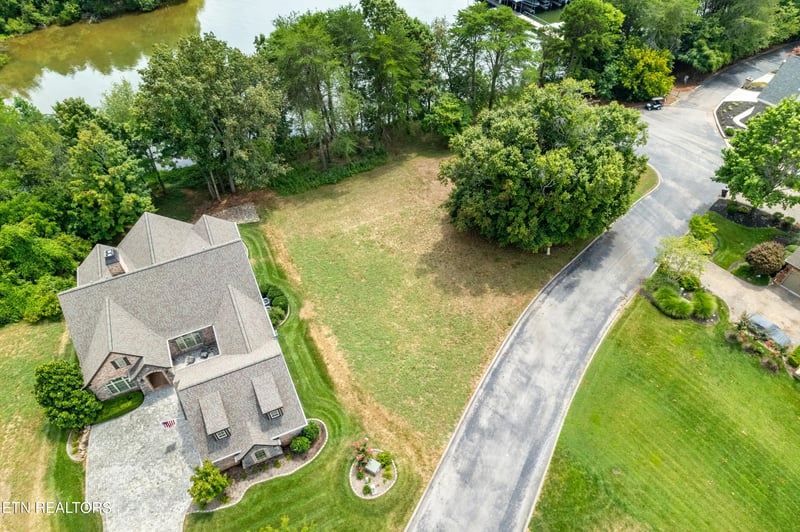 1671 Rarity Bay Pkwy, Vonore, TN 37885