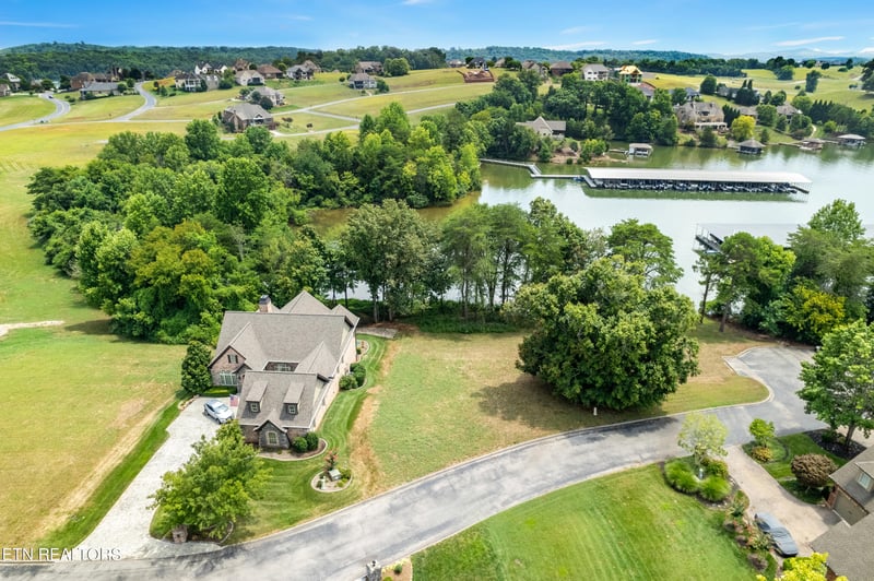 1671 Rarity Bay Pkwy, Vonore, TN 37885