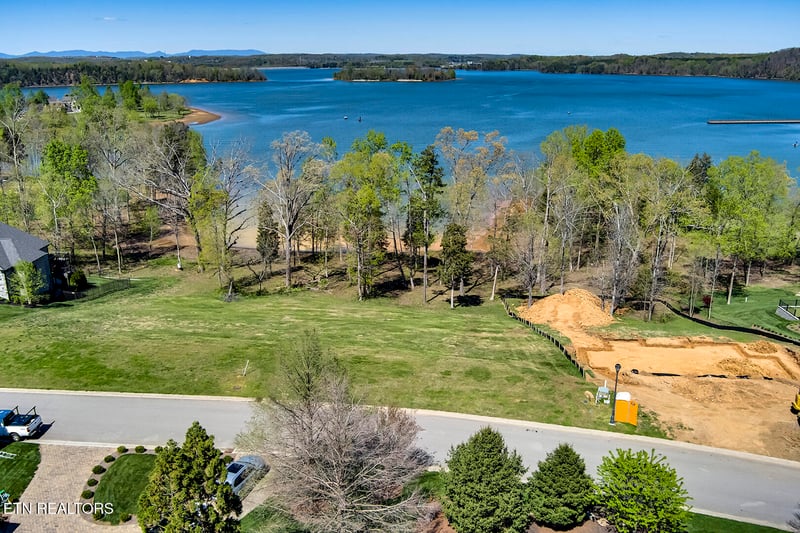 16718 Lighthouse Pointe Dr, Lenoir City, TN 37772