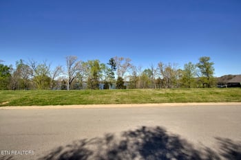 16718 Lighthouse Pointe Dr, Lenoir City, TN 37772
