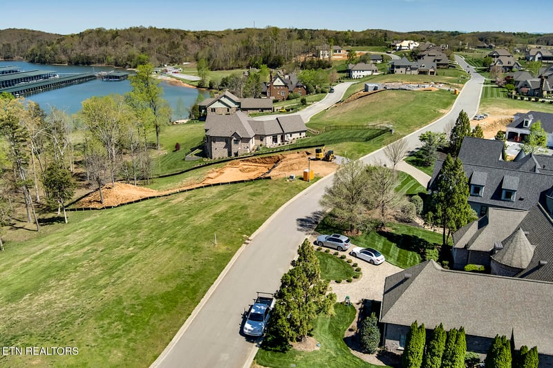 16718 Lighthouse Pointe Dr, Lenoir City, TN 37772