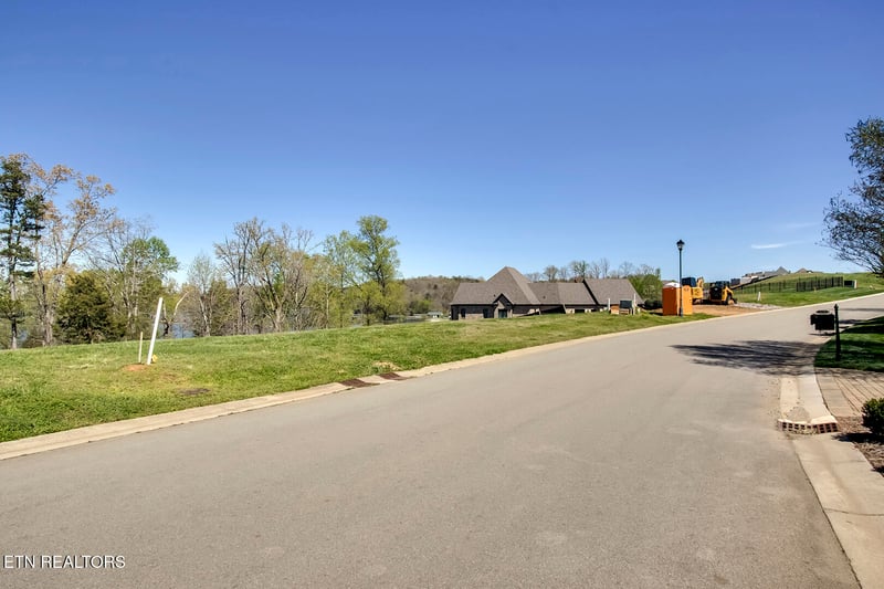 16718 Lighthouse Pointe Dr, Lenoir City, TN 37772