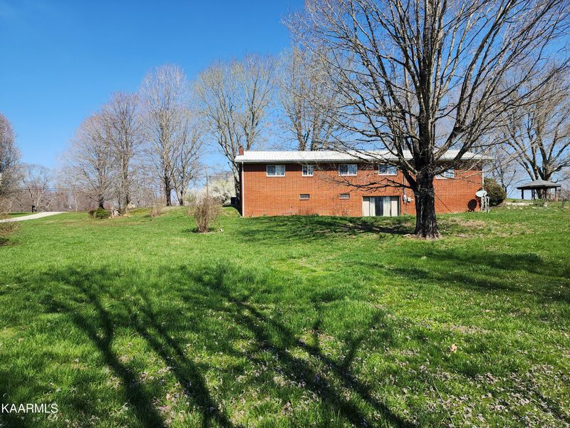 1673 W 3rd Ave, Oneida, TN 37841