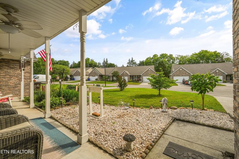 1676 Emerald Pointe Ln, Knoxville, TN 37918