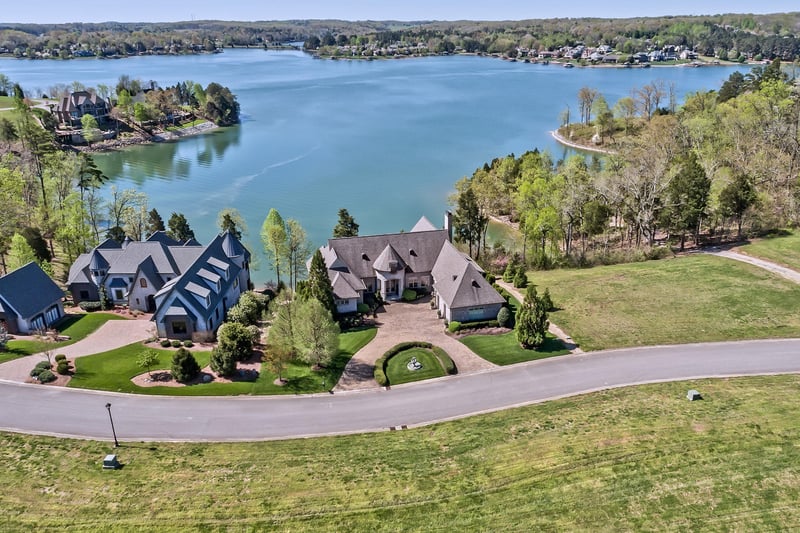 16793 Lighthouse Pointe Dr, Lenoir City, TN 37772