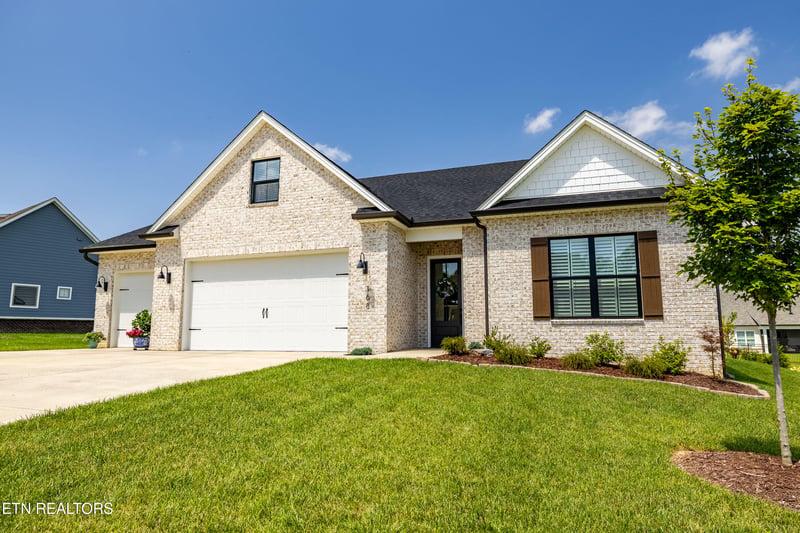 168 Clover Cir, Lenoir City, TN 37772