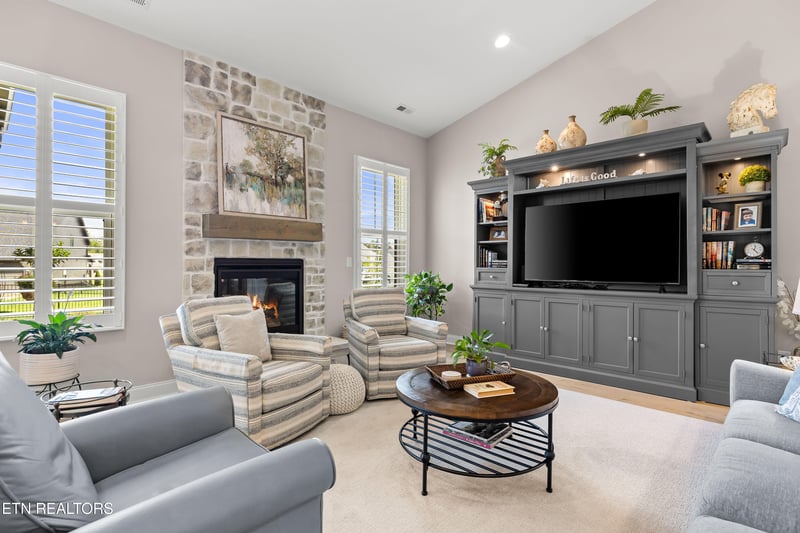 168 Clover Cir, Lenoir City, TN 37772