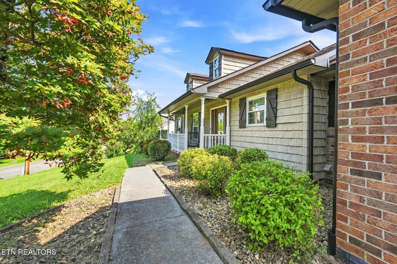 168 Covenant Cir, Lenoir City, TN 37772