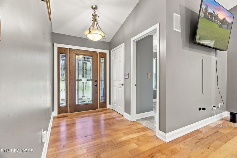 168 Covenant Cir, Lenoir City, TN 37772