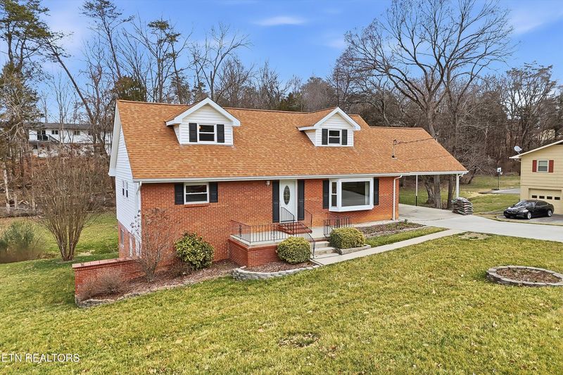 168 Cumberland View Dr, Oak Ridge, TN 37830